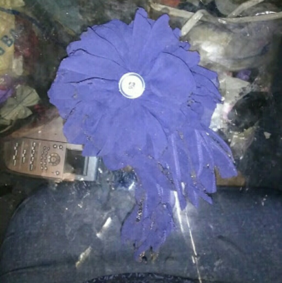 Flower accessories $10-$30 depending on size, time, and materials used! ๐ธ - Picture 7 of 9